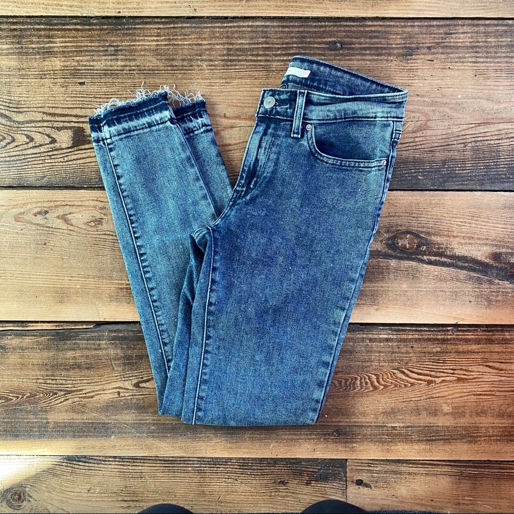 levi’s 711 skinny jeans